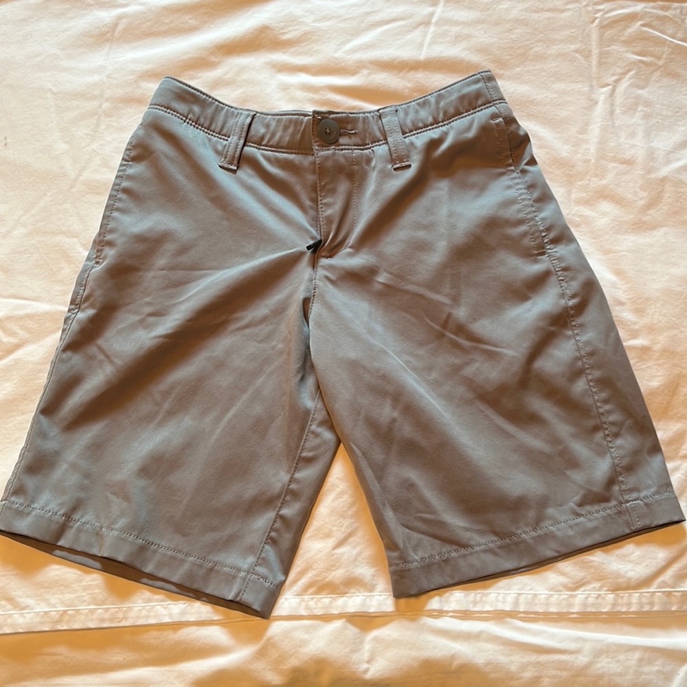 Youth Multiple Sizes grey Under Armour Heatgear golf shorts